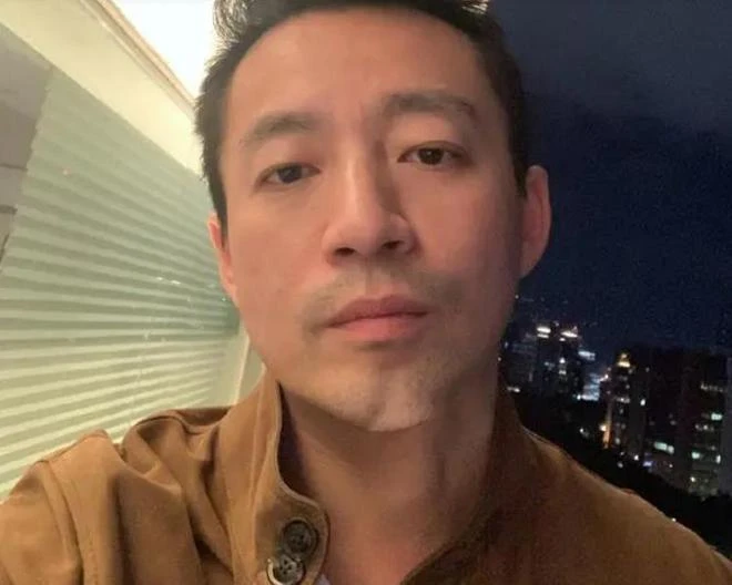 汪小菲疑似結婚,張穎穎秀無名指大鑽戒,笑容滿面藏不住愛意