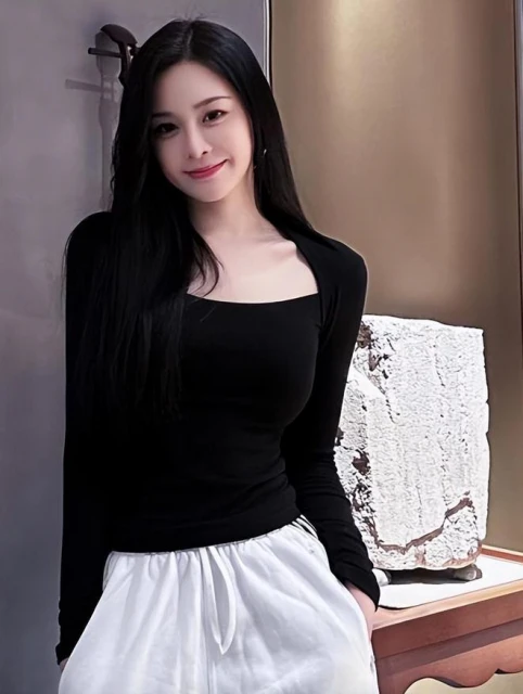 汪小菲疑似結婚,張穎穎秀無名指大鑽戒,笑容滿面藏不住愛意