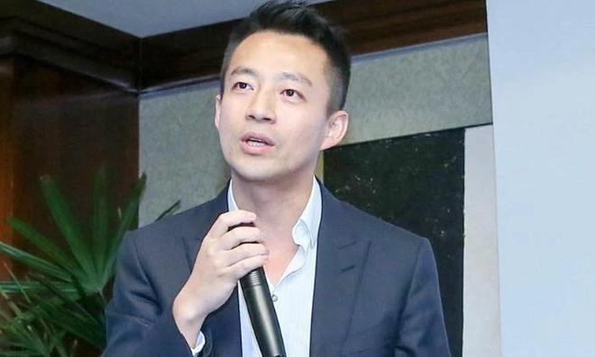 汪小菲疑似結婚,張穎穎秀無名指大鑽戒,笑容滿面藏不住愛意