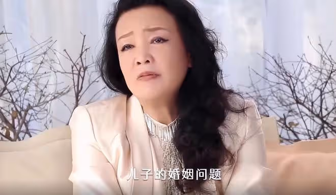 汪小菲疑似結婚，張穎穎秀無名指大鑽戒，笑容滿面藏不住愛意