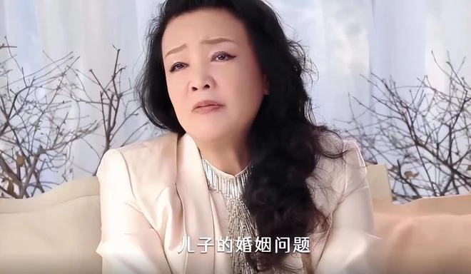 汪小菲疑似結婚,張穎穎秀無名指大鑽戒,笑容滿面藏不住愛意