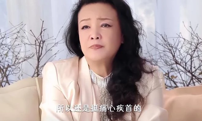 汪小菲疑似結婚,張穎穎秀無名指大鑽戒,笑容滿面藏不住愛意