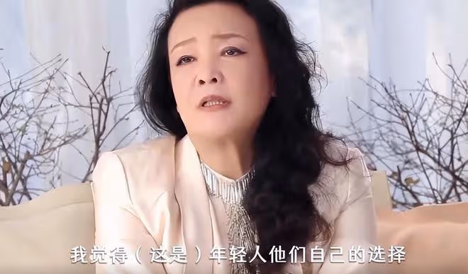 汪小菲疑似結婚，張穎穎秀無名指大鑽戒，笑容滿面藏不住愛意