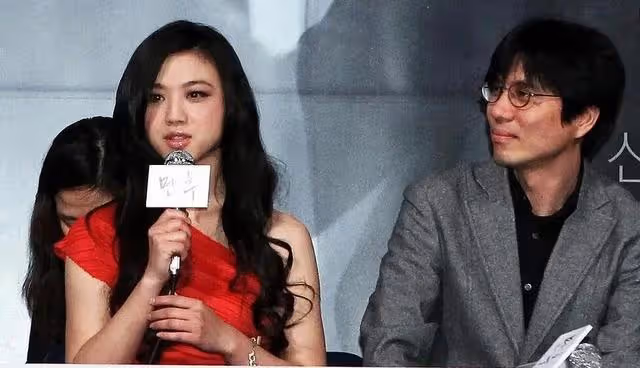 一脫成名,被封殺十五年的湯唯憑藉「二婚男」老公在韓國封神
