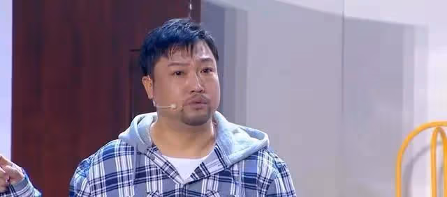 「徐江」賈冰在瀋陽老家遭圍堵!吃路邊攤鬍子拉碴,觀眾見了就想笑