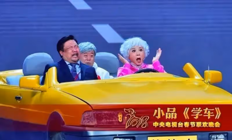 「徐江」賈冰在瀋陽老家遭圍堵!吃路邊攤鬍子拉碴,觀眾見了就想笑
