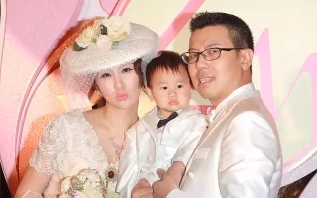 唐國強被曝移民美國後現身!身形消瘦老年斑多,身旁女郎顏值搶眼