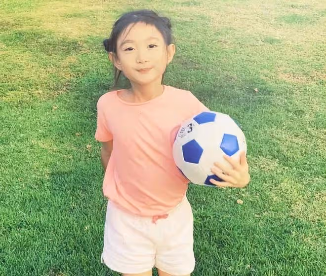 李小鵬11歲女兒近照曝光,「萌神」奧莉長大了,五官精緻越來越美