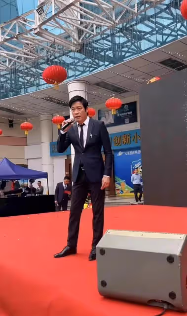 60歲羅嘉良現身商演,撞臉范志毅老到認不出,被曝一首歌報價10萬