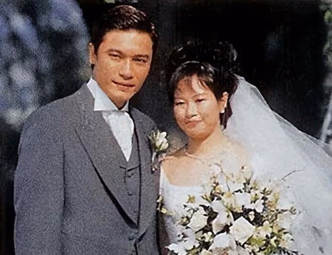 60歲羅嘉良現身商演,撞臉范志毅老到認不出,被曝一首歌報價10萬