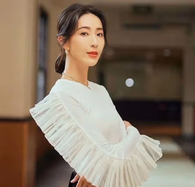 42歲知名女星被鄰居起訴!放任3娃深夜吵鬧,令對方煩到看精神科