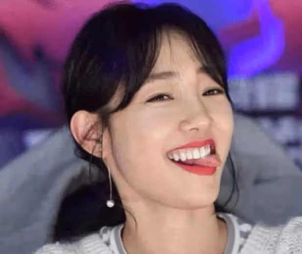 被稱為女版陳冠希,看到這張照片你就明白了。