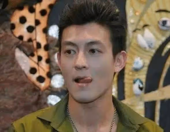 被稱為女版陳冠希,看到這張照片你就明白了。