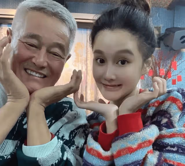 趙本山女兒即將領證,男友長相酷似王一博,不辦婚禮是為父親考慮