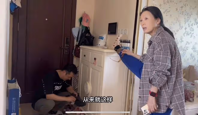吳瓊攜一家三口度假！素顏生圖太真實，一路吐槽嫌棄小15歲老公