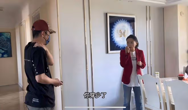 吳瓊攜一家三口度假!素顏生圖太真實,一路吐槽嫌棄小15歲老公