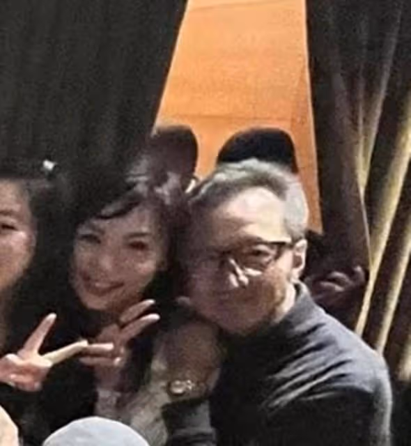 鍾鎮濤70歲壽宴亮點多!關之琳緊挨前男友,葉童老公摟異性合影