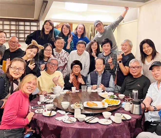 王耀慶返台參加藝人聚會!俞小凡變化大,「蘇培盛」罕露面精神好