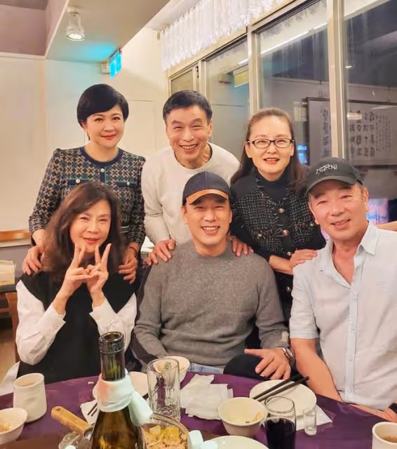 王耀慶返台參加藝人聚會!俞小凡變化大,「蘇培盛」罕露面精神好