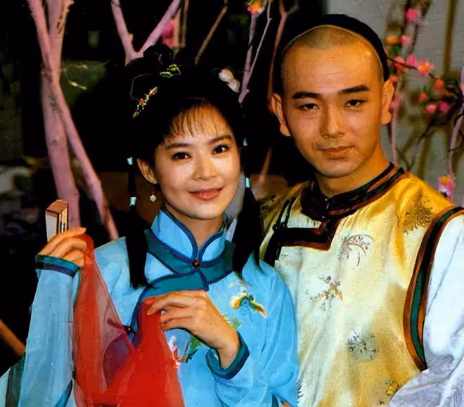王耀慶返台參加藝人聚會!俞小凡變化大,「蘇培盛」罕露面精神好