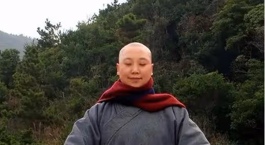 不顧家人流淚勸阻去出家,25年後竟在別國偏僻處,李娜初心變了?
