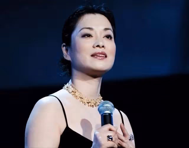 歌后毛阿敏:丈夫病逝1年後,留下260億遺產,如今的選擇令人淚目