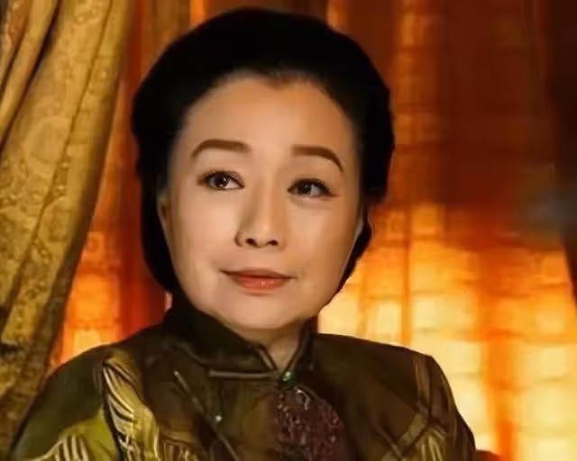 TVB知名老戲骨慘遭降薪續約!堅持不婚主義,拒絕兩任男友求婚