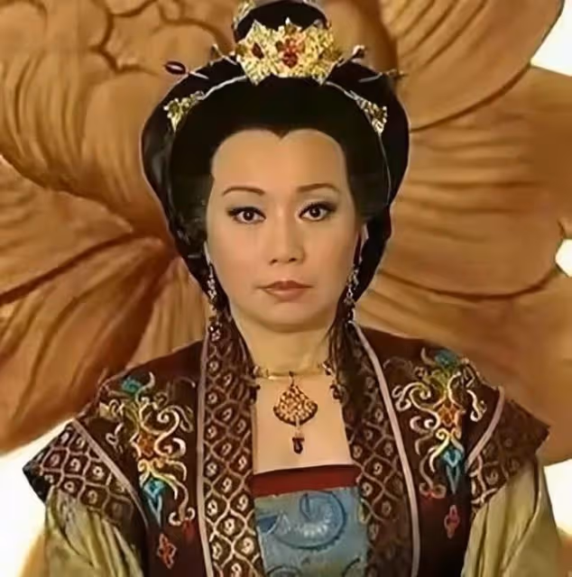 TVB知名老戲骨慘遭降薪續約！堅持不婚主義，拒絕兩任男友求婚