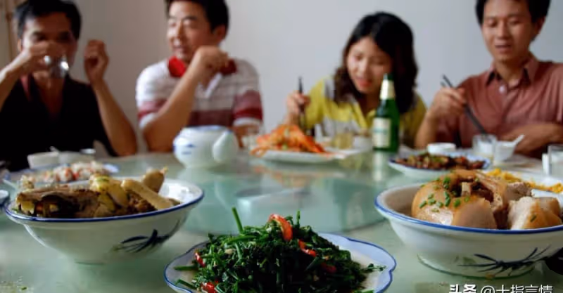 在婆家待了四天，臨走前一晚掀了桌，妻子憤然：這年你們自己過！