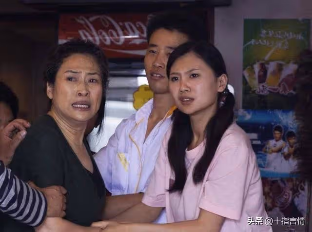 大年初二連夜帶孩子回娘家,婆婆阻攔,兒媳憤怒:你們家太欺負人