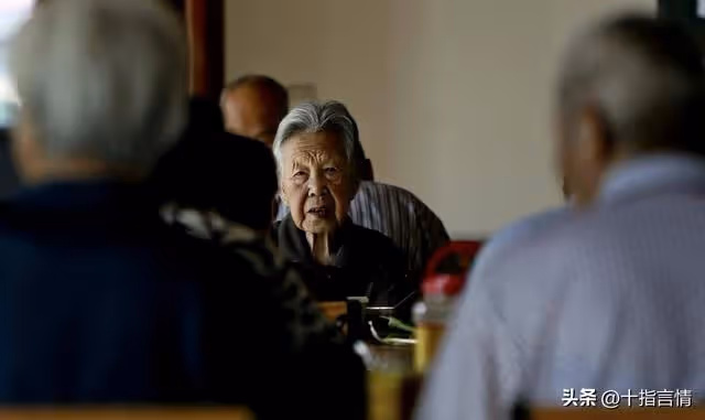 58歲阿姨早早住進養老院,兒子阻攔,老人:你們家的規矩我守不住