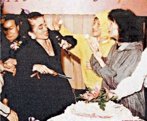 向華強七十歲生日宴成龍缺席，娛樂圈兩位大哥「水火不容」的真相
