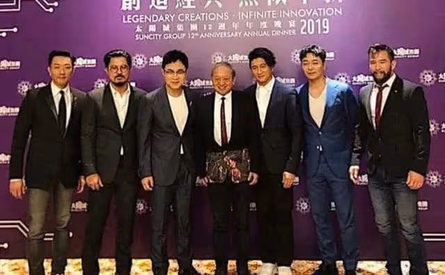 向華強七十歲生日宴成龍缺席，娛樂圈兩位大哥「水火不容」的真相