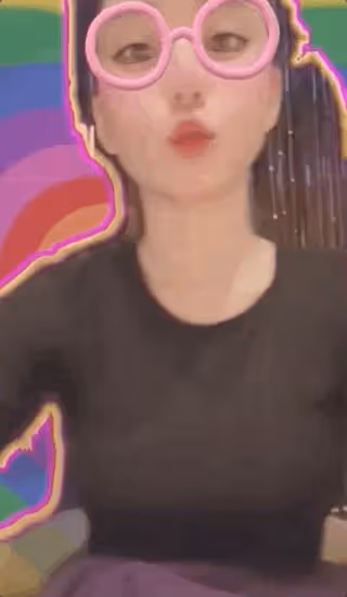賭王千金何超蓮久違秀恩愛，與竇驍合拍土味小視頻，再破分手傳聞