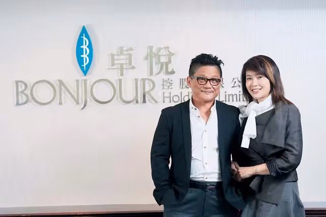 富貴男友一家正式破產！35歲知名女星不離不棄，計劃多拒做兔新娘