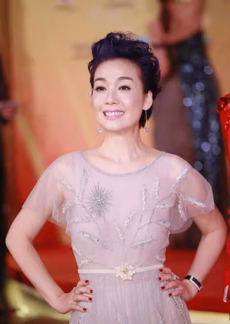 人氣急升！TVB知名女星榮升視後瘋狂接工作，自曝最想拍黑絲廣告