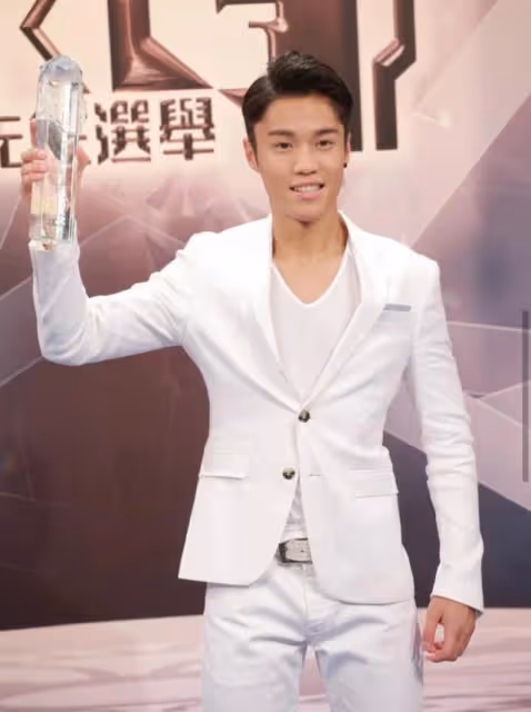 鼻樑二度發育!TVB力捧小生曾現傷疤被質疑整容,早年鼻子較扁塌