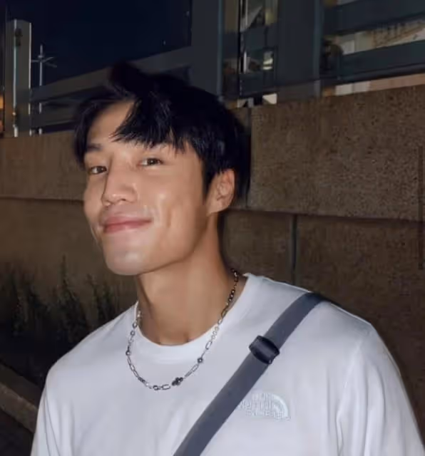 鼻樑二度發育！TVB力捧小生曾現傷疤被質疑整容，早年鼻子較扁塌