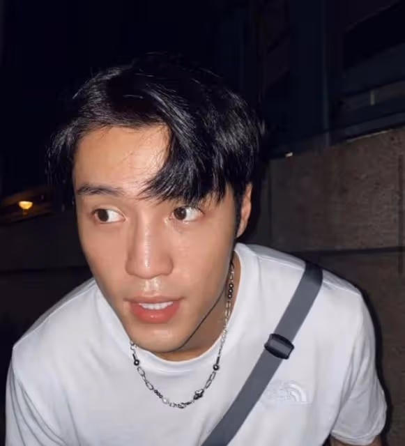 鼻樑二度發育！TVB力捧小生曾現傷疤被質疑整容，早年鼻子較扁塌