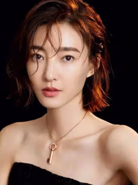 這下徹底涼了!迪奧緊急刪除王麗坤所有動態,國民女神星途盡毀