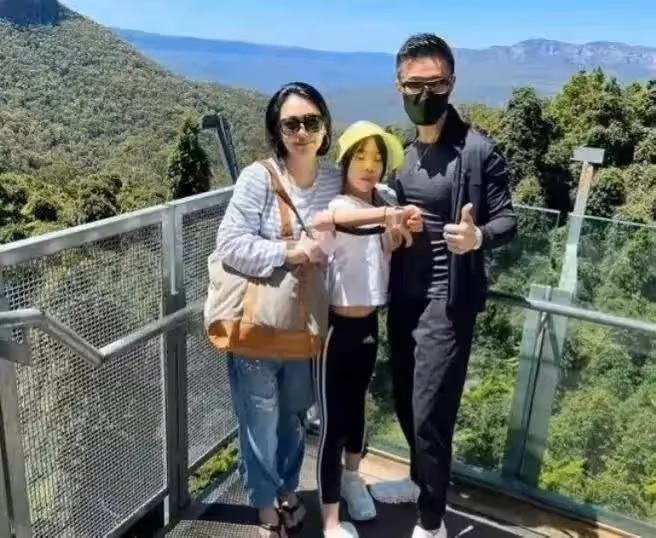 曝大S懷孕兩個月,小S春節巴黎游狂刷汪小菲的卡,不看價格裝大方