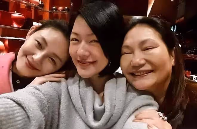 曝大S懷孕兩個月,小S春節巴黎游狂刷汪小菲的卡,不看價格裝大方