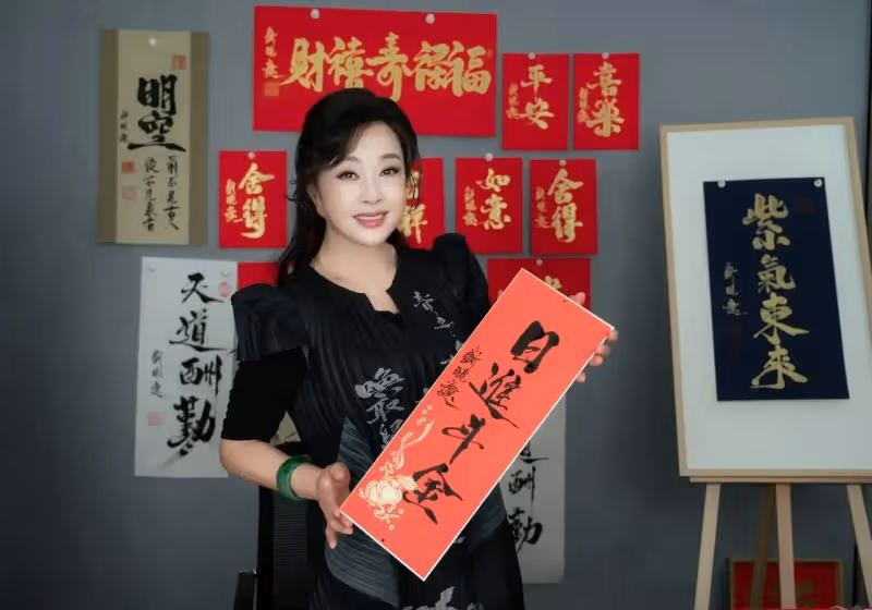 劉曉慶曬近照像30歲遭質疑,網友說她修圖,她居然親自回復疑默認