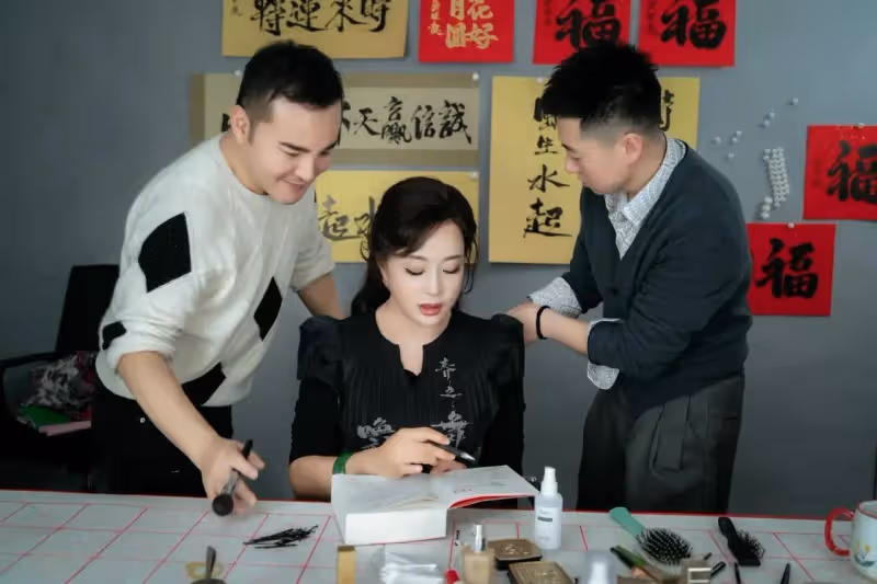 劉曉慶曬近照像30歲遭質疑,網友說她修圖,她居然親自回復疑默認