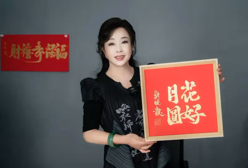 劉曉慶曬近照像30歲遭質疑，網友說她修圖，她居然親自回復疑默認