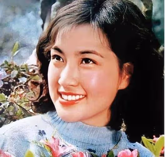 劉曉慶曬近照像30歲遭質疑，網友說她修圖，她居然親自回復疑默認