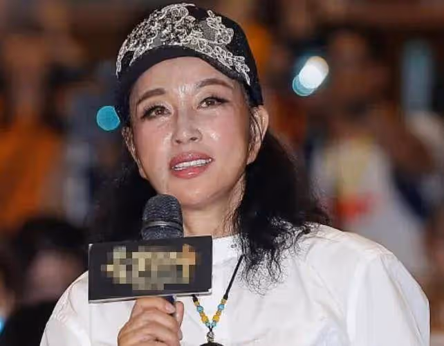 劉曉慶曬近照像30歲遭質疑，網友說她修圖，她居然親自回復疑默認