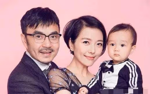 蔡國慶曬與汪涵合影,汪涵鬍子拉碴頭髮花白,蓬頭垢面讓人心疼