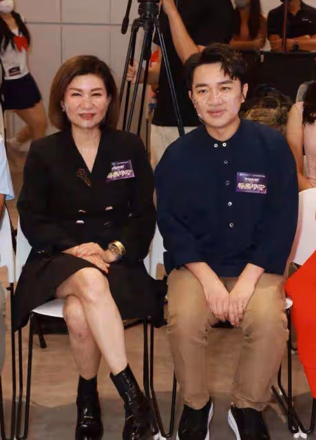 TVB高層自家豪宅聚餐，陣容堪比頒獎禮，透露黃宗澤最受內地歡迎