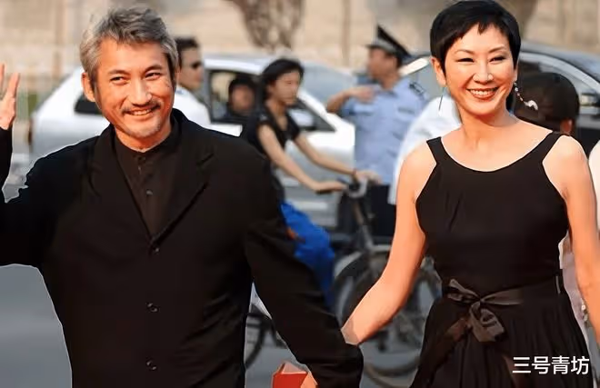 著名製片人施南生：與導演徐克離婚後，71歲無兒無女的她如何了？